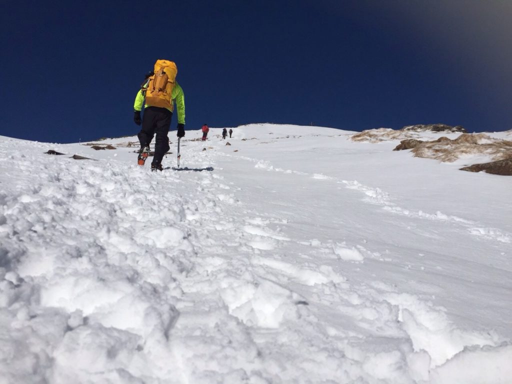 【雪山装備】おすすめピッケル（アイスアックス）は何だ！間違った選択してませんか？選び方は？