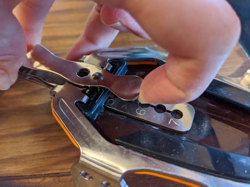 アイゼンの調整の仕方：