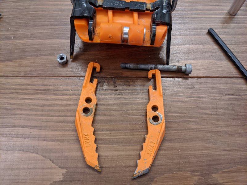 フロントの爪位置調整＆デュアルポイントからモノポイントへの変更